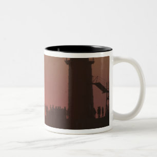 Tasse 2 Couleurs Personnes phare coucher de soleil silhouette au Su