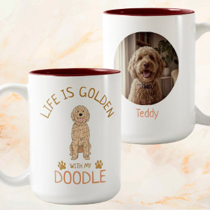 Tasse 2 Couleurs Photo personnalisé de Goldendoodle La vie est doré