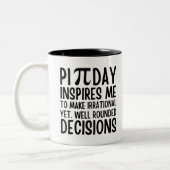 Tasse 2 Couleurs Pi Day Funny (Gauche)