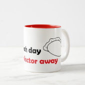 Tasse 2 Couleurs Pierogi chaque jour, garder le médecin loin de la (Devant droit)