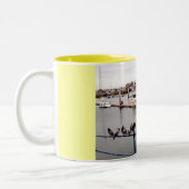 TASSE 2 COULEURS PIGEONS À LA MARINA DE GUERNESEY (Gauche)