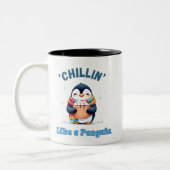 Tasse 2 Couleurs Pingouin de caricature, un chillin comme un pingou (Gauche)