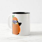 Tasse 2 Couleurs Pingouin de Halloween de costume de citrouille (Devant gauche)