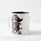 Tasse 2 Couleurs Pirate crâne et os croisés (Devant gauche)