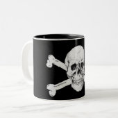 Tasse 2 Couleurs Pirate crâne et os croisés (Devant gauche)