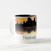 Tasse 2 Couleurs Pittsburgh, PA (Devant gauche)