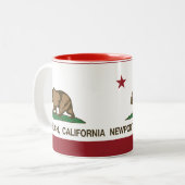 Tasse 2 Couleurs Plage de Newport de drapeau d'état de la (Devant gauche)
