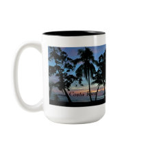 Plage tropicale au coucher du soleil