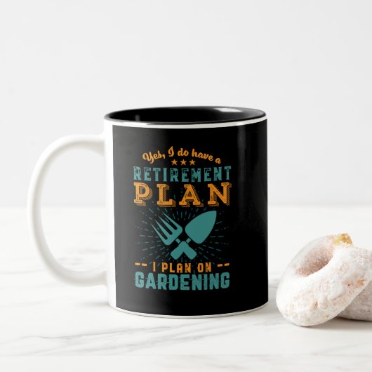 Tasse 2 Couleurs Plan de retraite à la retraite amusant jardinage M (Avec donut)