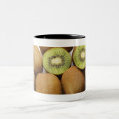 Tasse 2 Couleurs Plan rapproché des kiwis (Centre)