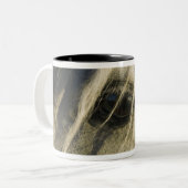 Tasse 2 Couleurs Plan rapproché d'oeil de cheval (Devant gauche)