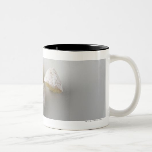 Tasse 2 Couleurs Plan rapproché d'un gâteau (Droit)