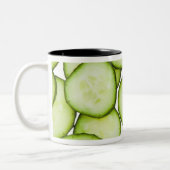 Tasse 2 Couleurs Plein cadre de concombre coupé en tranches, sur le (Gauche)