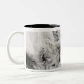 Tasse 2 Couleurs Plume du volcan Okmok, îles Aléoutiennes (Gauche)