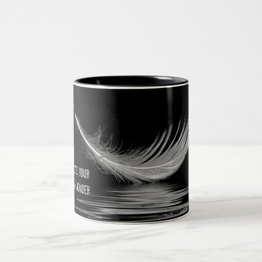 Tasse 2 Couleurs plumes blanches avec citation (Centre)