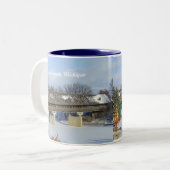 Tasse 2 Couleurs Pont couvert de Frankenmuth Michigan (Devant gauche)