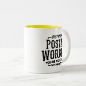 Tasse 2 Couleurs Postal Worker Retraite Keepsaké Mailman Funny (Devant droit)