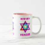 Tasse 2 Couleurs Princesse juive<br><div class="desc">Cadeaux juifs et idées personnalisées de cadeau pendant des vacances juives comprenant des occasions spéciales de Hanoukka, de pâque, de Bas et de Mitzvah comportant le judaïsme traditionnel et les thèmes modernes. Cadeaux juifs de bébé de princesse, cadeaux d'anniversaire et décor à la maison avec l'étoile de David et l'écriture...</div>