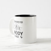 Tasse 2 Couleurs Promu à daddy est 2022 papa poing bébé (Devant gauche)