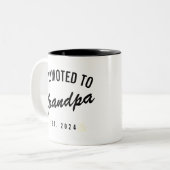 Tasse 2 Couleurs Promu à Grandpa Est. 2024 (Devant gauche)