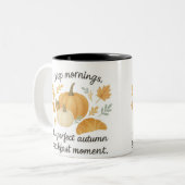 Tasse 2 Couleurs Pumpkin Morning – Cozy Autumn Breakfast Mood (Devant gauche)