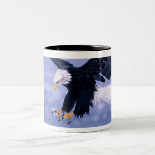 Tasse 2 Couleurs Pygargue à tête blanche atterrissant, ailes déploy