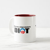 Tasse 2 Couleurs Quelque part au Kenya un village manque son idiot (Devant gauche)