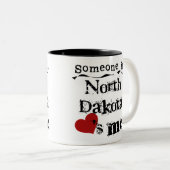 Tasse 2 Couleurs Quelqu'un dans le Dakota du Nord m'aime (Devant droit)