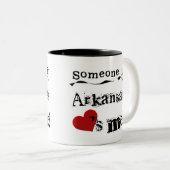 Tasse 2 Couleurs Quelqu'un en Arkansas m'aime (Devant droit)