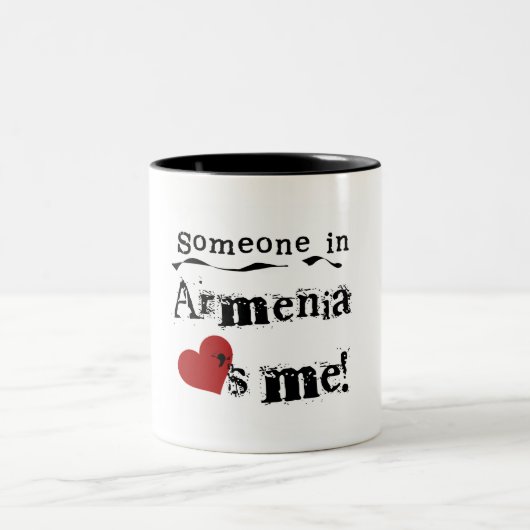 Tasse 2 Couleurs Quelqu'un en Arménie m'aime (Centre)