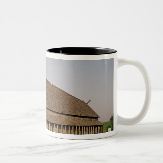 Tasse 2 Couleurs Reconstruction d'une maison du 11ème siècle de (Droit)