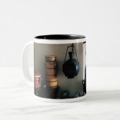 Tasse 2 Couleurs Reconstruction d'une pharmacie (Devant gauche)