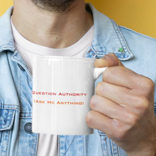 Tasse 2 Couleurs Remettez en question l'autorité Demandez-moi n'imp
