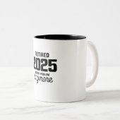 Tasse 2 Couleurs Retraité 2025 Pas mon problème Plus drôle (Devant droit)