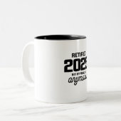 Tasse 2 Couleurs Retraité 2025 Pas mon problème Plus drôle (Devant gauche)