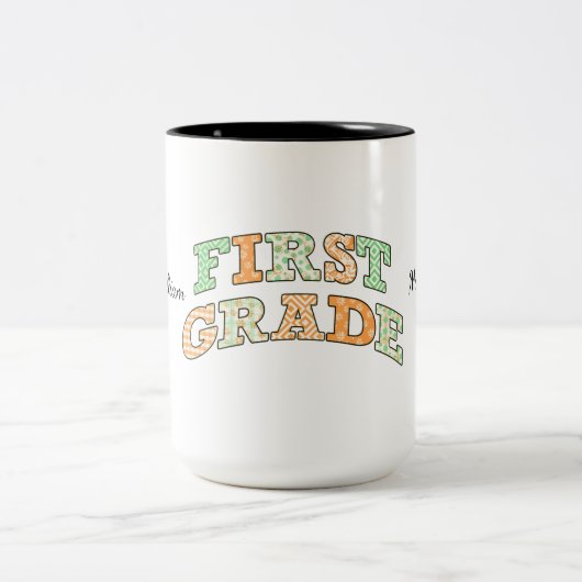 Tasse 2 Couleurs Retro First Grade Back to School Typography (Centre)