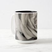 Tasse 2 Couleurs Roses photo florale romantique noir et blanc (Devant gauche)