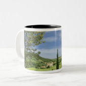 Tasse 2 Couleurs Route de campagne entre cyprès et (Devant gauche)