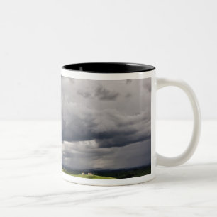Tasse 2 Couleurs Route et nuages d'orage, région rurale de Toscane,