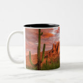Tasse 2 Couleurs Saguaro Cactus Superstition Mountain Sunset Art (Gauche)
