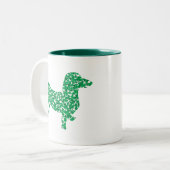 Tasse 2 Couleurs Saint Patrick's Day Dachshund (Devant gauche)