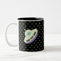 Saucer volant moderne et étoiles sur fond noir