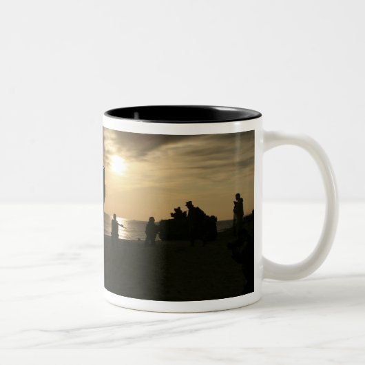 Tasse 2 Couleurs Silhouette des Marines (Droit)