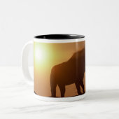 Tasse 2 Couleurs Silhouette d'un lion (Devant gauche)