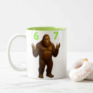 Tasse 2 Couleurs Six Seven (6-7) Bruh Bigfoot — Texte personnalisab