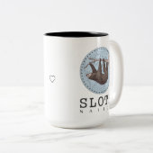 Tasse 2 Couleurs Sloth on Tree et Globe with Sloth Nation Text (Devant droit)