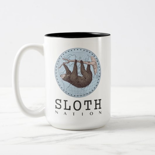 Tasse 2 Couleurs Sloth on Tree et Globe with Sloth Nation Text (Gauche)