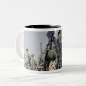 Tasse 2 Couleurs Soldat armé d'un MK-48 (Devant gauche)