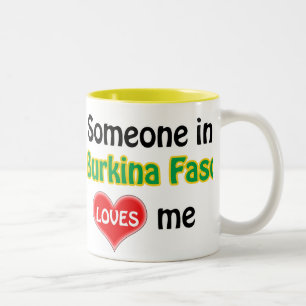 Tasse 2 Couleurs Someone in Burkina Faso loves me