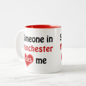 Tasse 2 Couleurs Someone in Manchester loves (Devant gauche)